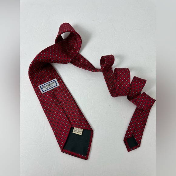 Yves Saint Laurent | Vintage Red Silk Necktie with Diamond Motif - Picture 2 of 7